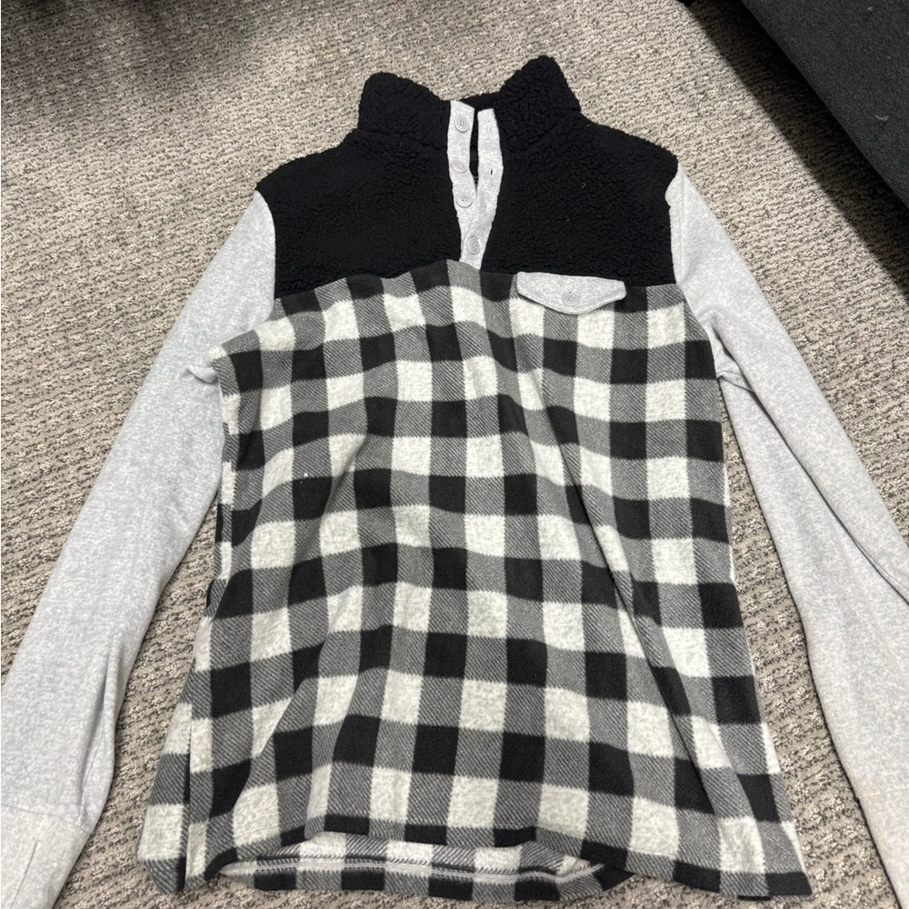 Cuddl Duds Black and Gray Plaid Hoodie